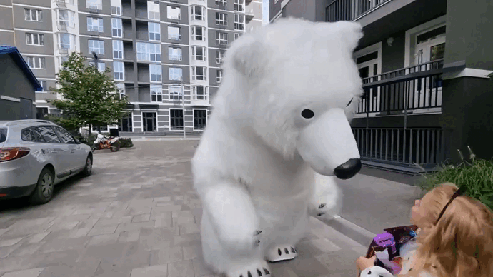 Белый медведь для ребенка надень рождеия